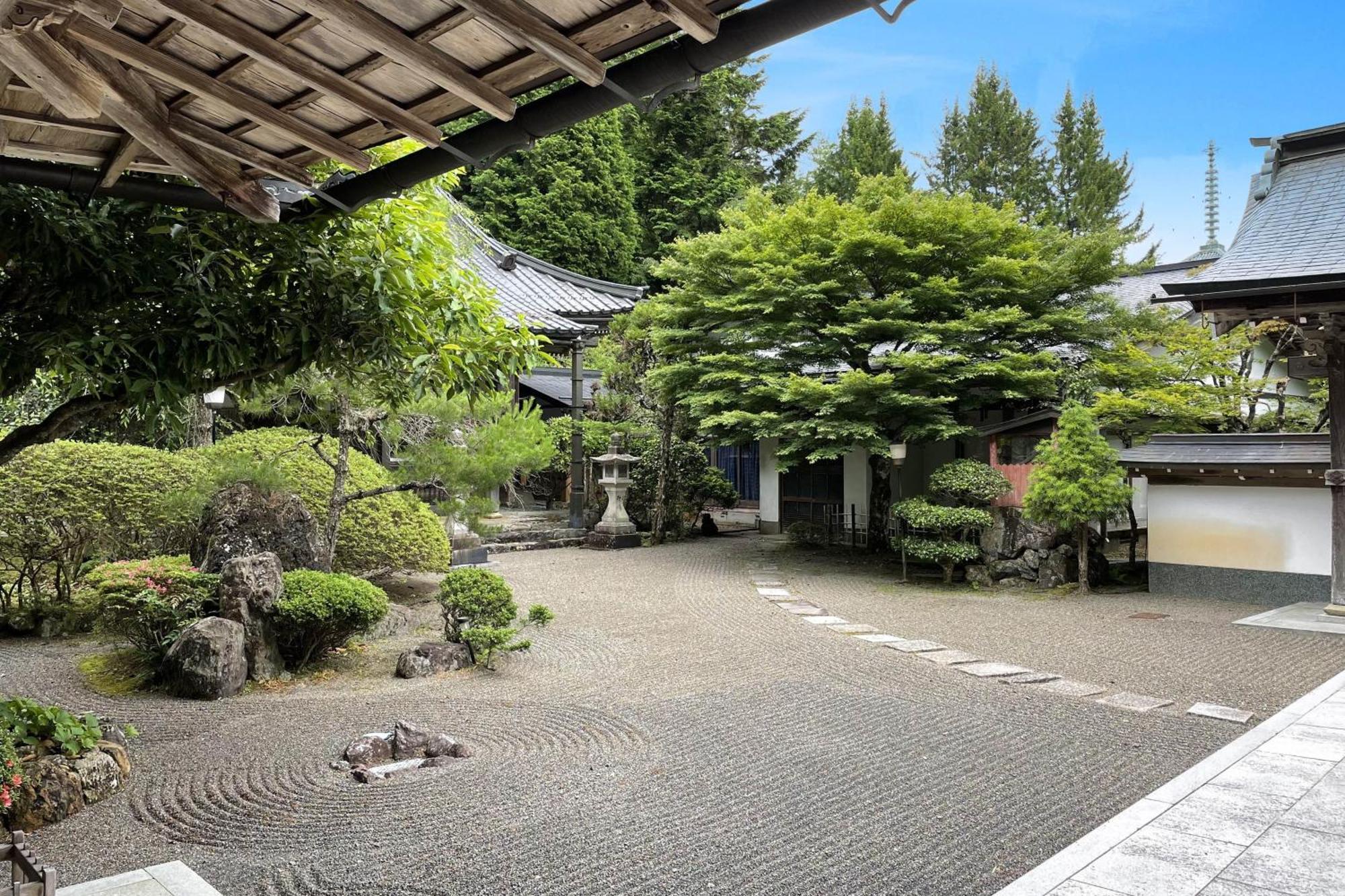 Отель Koyasan Shukubo Hojoin Экстерьер фото